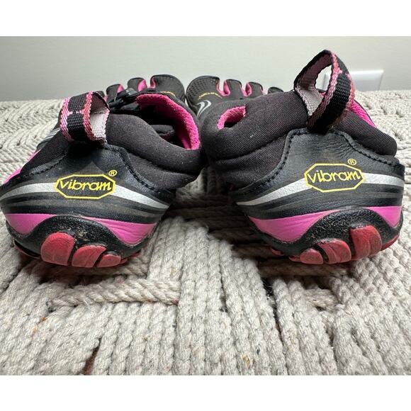 Vibram: Five Toe Shoes - Picture 6 of 8